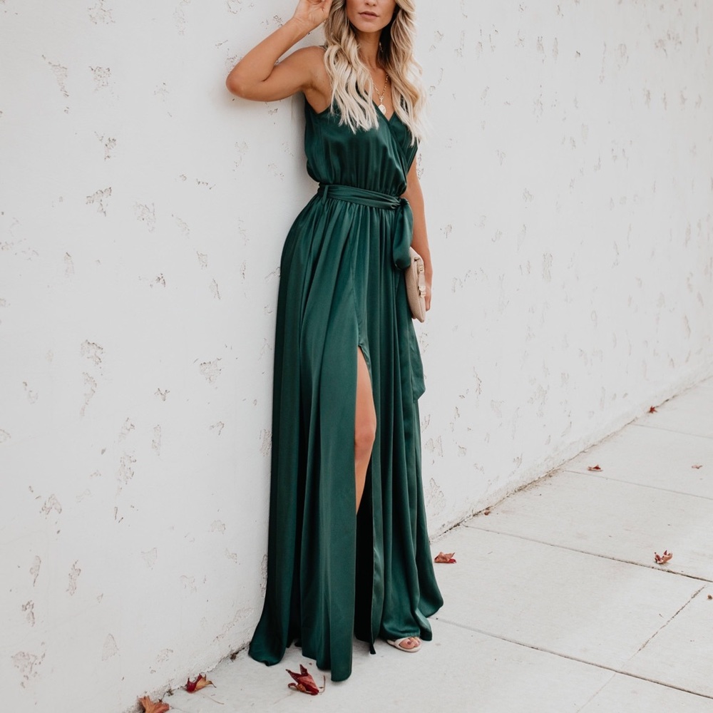 VICI SATIN SLEEVELESS DIANA MAXI DRESS - EMERALD